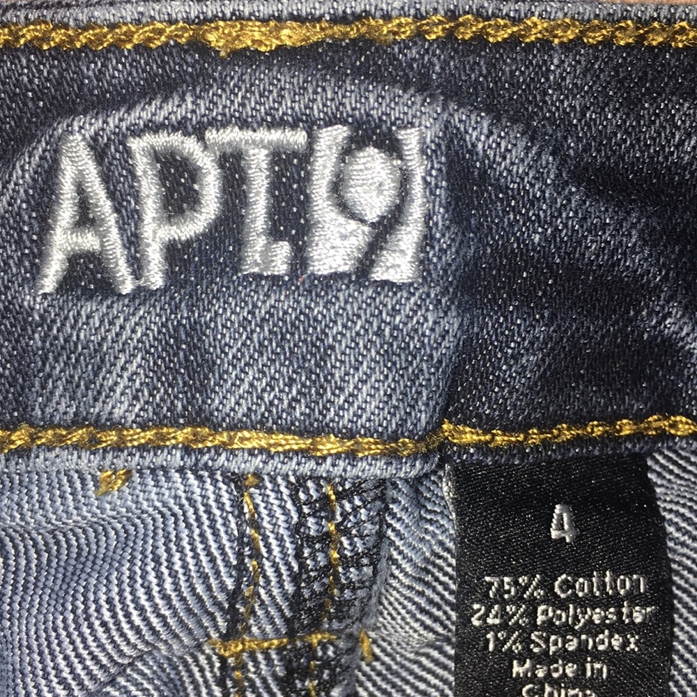 Ripped Jeans - Picture 3 of 3